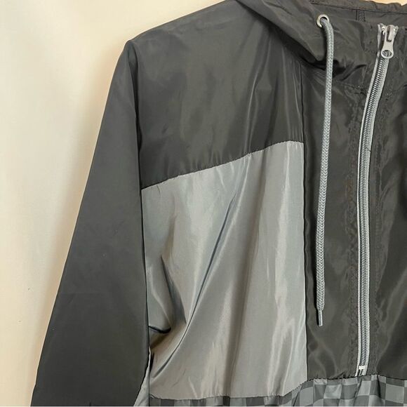 Beautiful Giant Rain Jacket - Picture 7 of 9